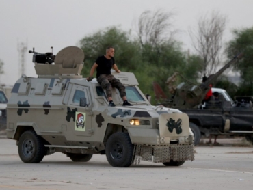 Joint forces affiliated with Libya's Government of National Unity, assemble inside the closed Tripoli International Airport as they deploy on the outskirts and entrances of the capital Tripoli, on August 16, 2022. (Photo by Mahmud Turkia / AFP)