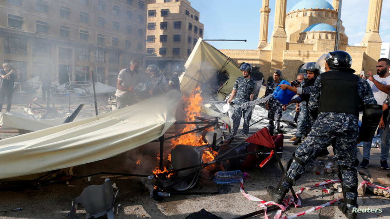 Lebanese police put out a fire set by men who attacked anti-government protesters' tents, during ongoing anti-government protest, Lebanon October 29, 2019. REUTERS/Mohamed Azakir